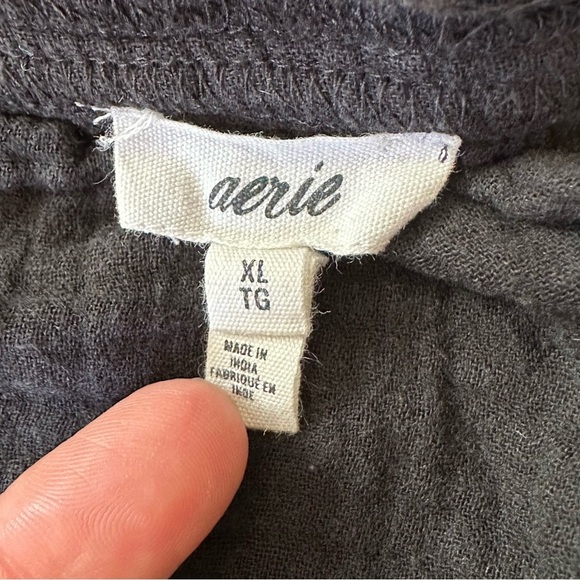 🌴 Aerie boxy gauze split neck top black XL EUC - Picture 4 of 5